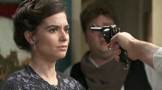 Anticipazioni Una Vita 14 febbraio 2018: in pena per Teresa Mauro fa irruzione da Valverde Anticipazioni Una Vita 14 febbraio 2018: in pena per Teresa Mauro fa irruzione da Valverde