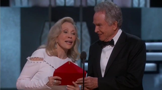 Warren Beatty e Faye Dunaway richiamati per annunciare l’Oscar per il miglior film
