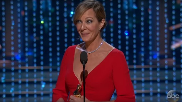 Allison Janney vince l’Oscar e ringrazia… se stessa
