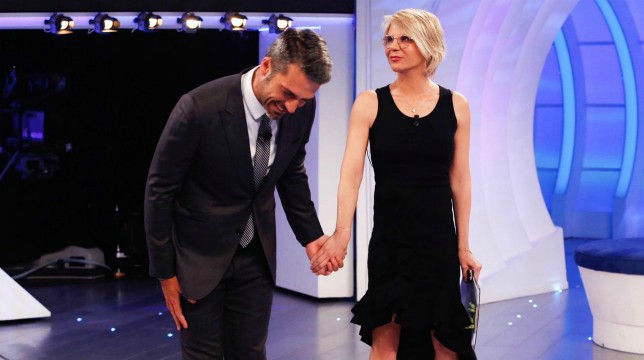 C'è Posta Per te, settima puntata: stasera ospiti Luca Argentero ed Emma C'è Posta Per te, settima puntata: stasera ospiti Luca Argentero ed Emma