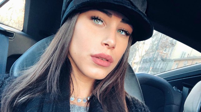 Uomini e Donne: Federica Benincà bacia Vittorio Sgarbi e torna a parlare di Marco Cartasegna