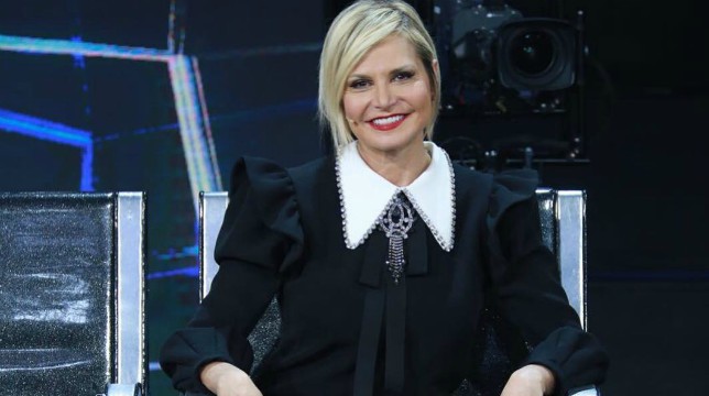 Amici 17, Simona Ventura: “Ho visto che Heather Parisi ha dato un like a uno che insultava Biondo”
