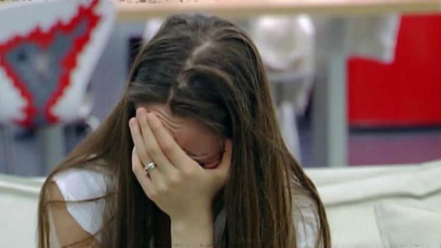 amici_valentina_piange_infortunio