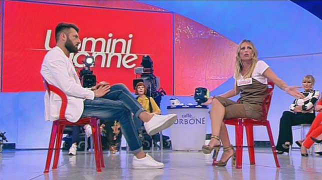Uomini e Donne, oggi, venerdì 18 maggio, seconda parte del trono over: Sossio e Ursula sotto accusa