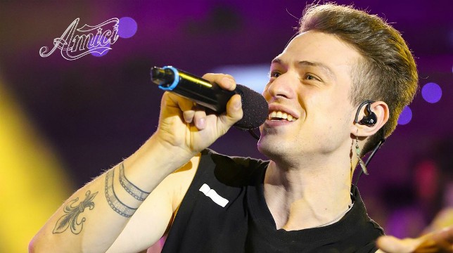 Amici 17, verso la finale: i cantanti della scuola scalano la classifica italiana