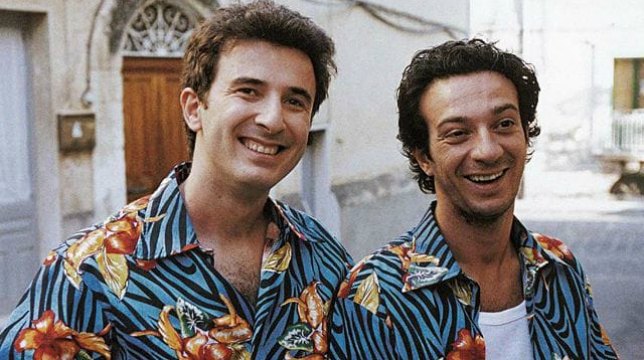 Nati stanchi: il film stasera su Nove