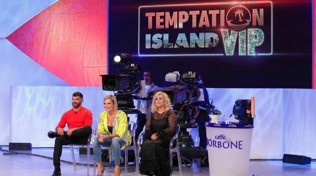 Uomini e Donne: in onda oggi, giovedì 11 ottobre, la puntata speciale dedicata alle coppie di Temptation Island Vip