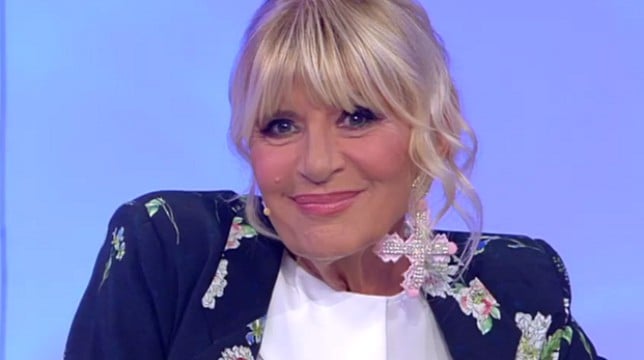 Uomini e Donne in onda oggi, lunedì 26 novembre, il trono over: Gemma resta in mutande