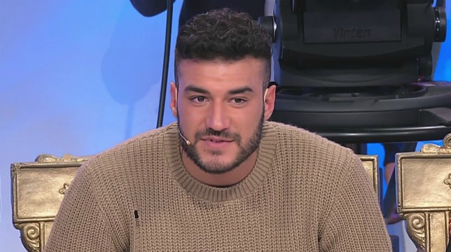 Uomini e Donne, trono classico oggi, giovedì 13 dicembre: Lorenzo si lascia andare con Claudia