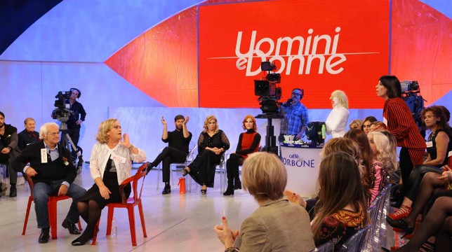Uomini e Donne, trono over: oggi, mercoledì 23 gennaio, tutti contro Angela