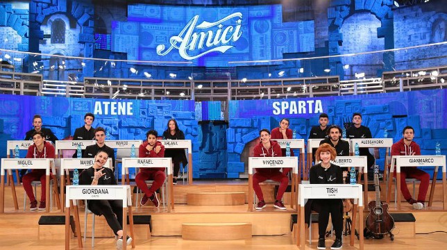Amici 18 oggi, sabato 26 gennaio, tutta la classe in sfida
