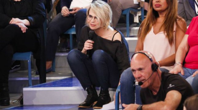 Uomini e Donne, trono over: oggi, mercoledì 27 marzo, Maria De Filippi dice addio a due coppie del parterre