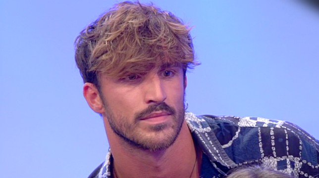 Uomini e Donne, il corteggiatore Fabrizio: “Angela è il mio ideale di donna. Giulia è uguale con tutti”