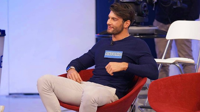 Uomini e Donne: Antonio Moriconi tira una frecciatina social a Teresa Langella