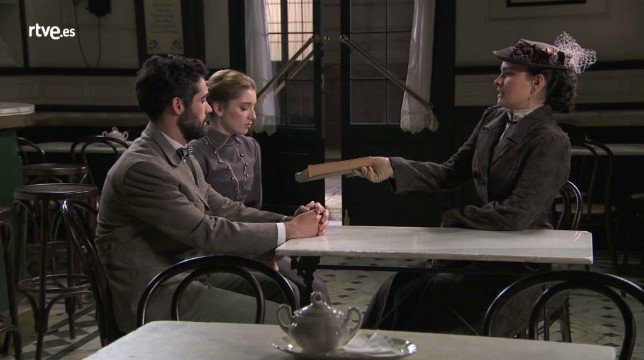 Una Vita Anticipazioni Spagnole: cosa nascondono Inigo e Flora?