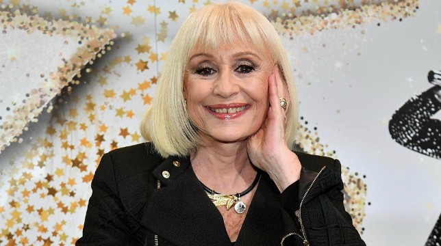 A raccontare comincia tu: stasera la seconda puntata dello show condotto da Raffaella Carrà