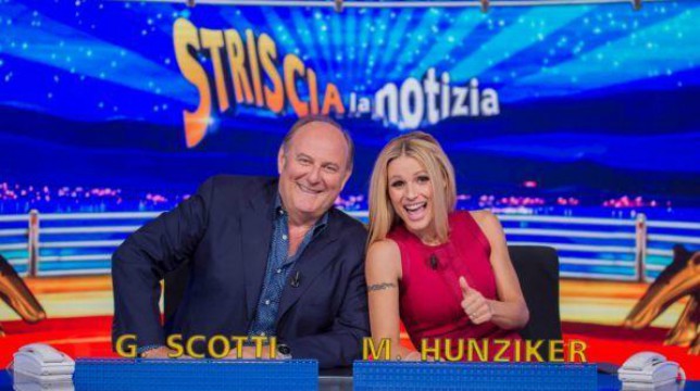 Strscia la Notizia: tornanto alla conduzione Gerry Scotti e Michelle Hunziker