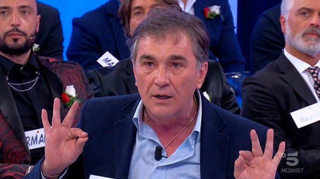 Uomini e Donne, Maria caccia Gian Battista: il cavaliere si difende sui social