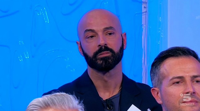 Uomini e Donne, trono over: Maria De Filippi non si fida di Fabrizio e indaga