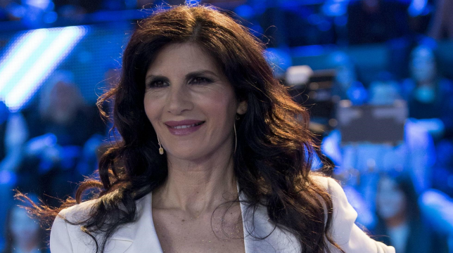 Live – Non è la D’Urso, le accuse a Pamela Prati: le nozze con Caltagirone sono una trovata pubblicitaria