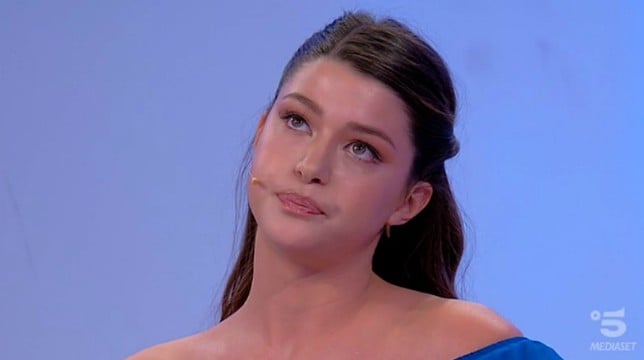 Uomini e Donne, trono classico: Andrea Zelletta bacia tutte e Natalia si infuria