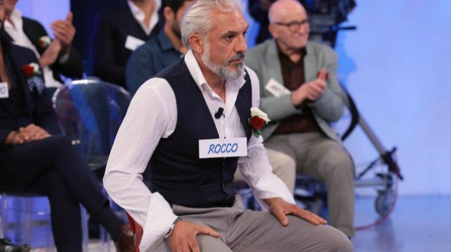 Uomini e Donne, trono over: oggi, mercoledì 8 maggio, Rocco in lacrime lascia il programma