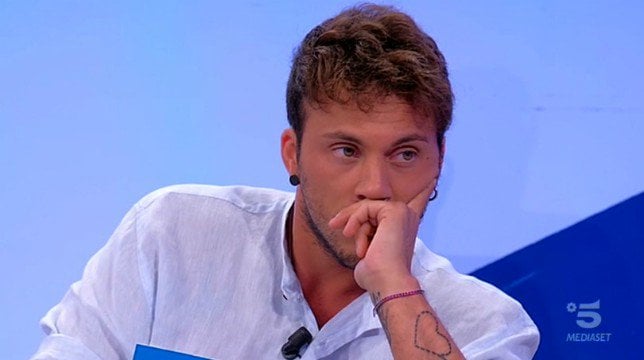 Uomini e Donne, Giulio Raselli: “Con Giulia vedo qualcosa di importante. Manuel? Un ragazzino”