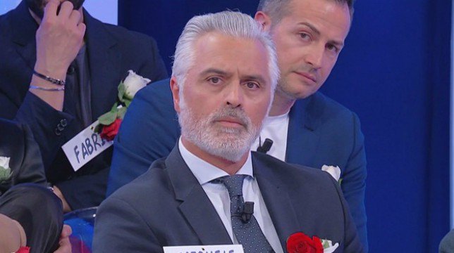 Uomini e Donne, Michele abbandona il trono over e sbotta: “Armando è un delinquente”