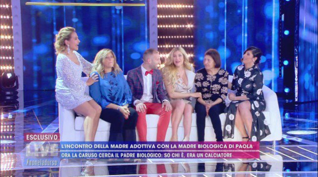 Live – Non è la D’Urso: Paola Caruso ritrova il suo padre biologico