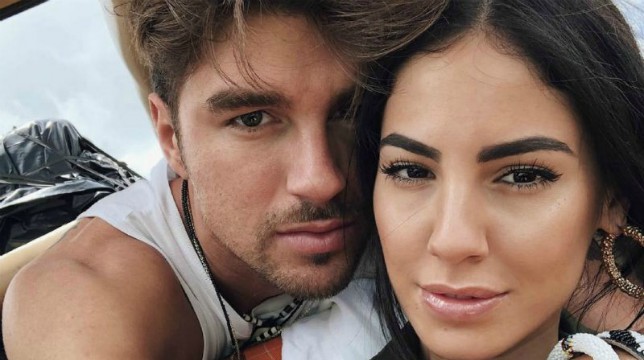 Uomini e Donne, Giulia De Lellis: “Avrei sposato Andrea Damante se non fosse finita malissimo” e spunta il gesto delle corna