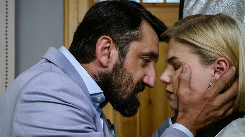 Bitter Sweet Anticipazioni Turche: Demet capisce che suo marito è un mostro