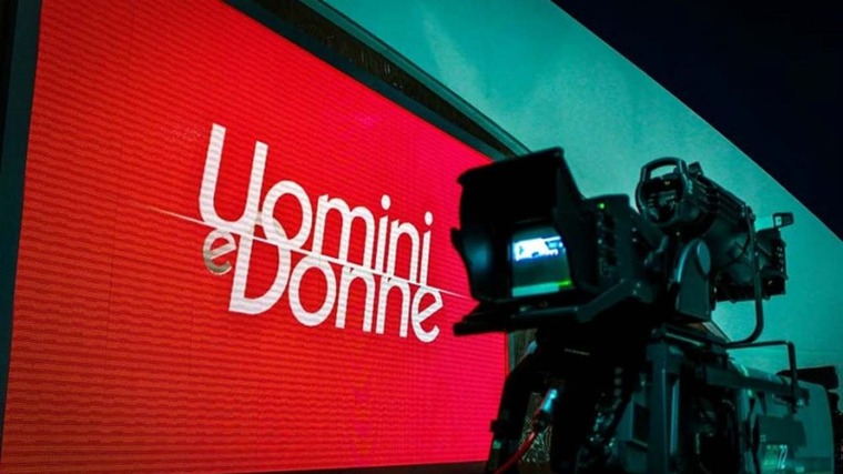 Uomini e Donne, rivelazione shock di Deianira Marzano: “Un autore ci provava con le corteggiatrici”