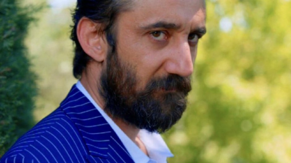 Bitter Sweet Anticipazioni Turche: Hakan minaccia Leman di rivelare a Ferit la verità su suo padre. Cosa sarà?