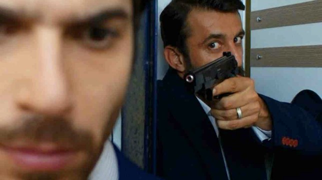 Bitter Sweet, finale di stagione: Ferit e Hakan faccia a faccia per lo scontro decisivo