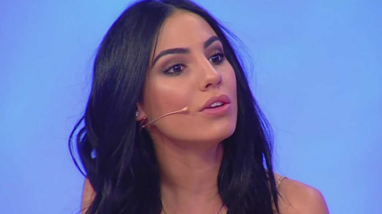 Uomini e Donne, Giulia De Lellis spiazza: “Lo odio. Mi fanno schifo tutti”