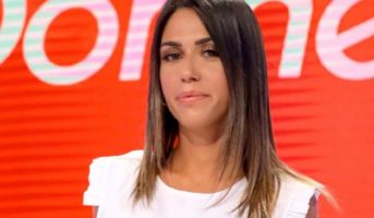 Uomini e Donne, oggi il trono classico: primo bacio per la tronista, tensione in studio Uomini e Donne, oggi il trono classico: primo bacio per la tronista, tensione in studio