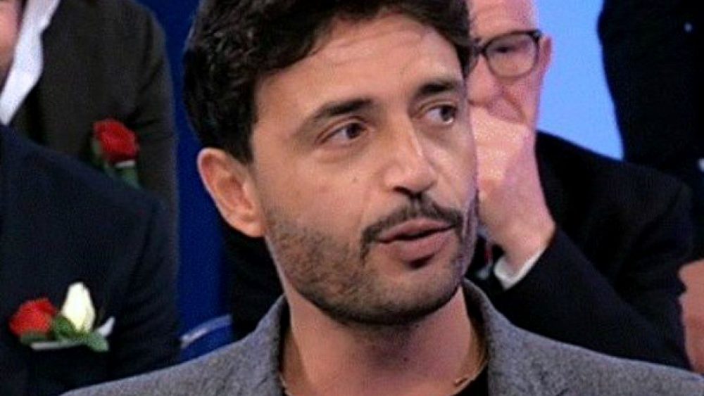 Uomini e Donne trono over, lo sfogo di Armando: “Sparate su di me a spada tratta… Andatevene a….”