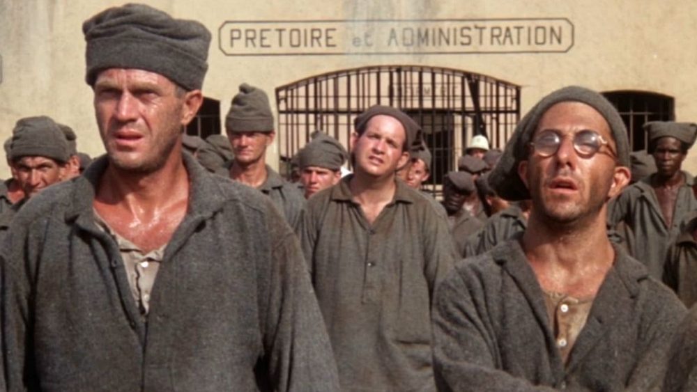 Papillon: il film con Steve McQueen e Dustin Hoffman stasera in tv su Rai Movie