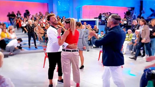 Galleria foto 'Uomini e Donne oggi il trono over: la dichiarazione inaspettata di Riccardo, Armando furioso' - foto 1