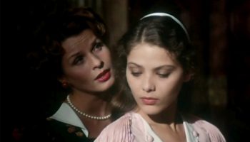 Ritratto di borghesia in nero: il film con Ornella Muti stasera su Cielo Ritratto di borghesia in nero: il film con Ornella Muti stasera su Cielo