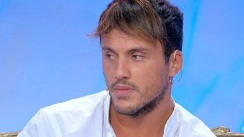 Uomini e Donne, oggi il trono classico: Giulio Raselli in crisi, la scelta di Giulia e Giovanna Uomini e Donne, oggi il trono classico: Giulio Raselli in crisi, la scelta di Giulia e Giovanna