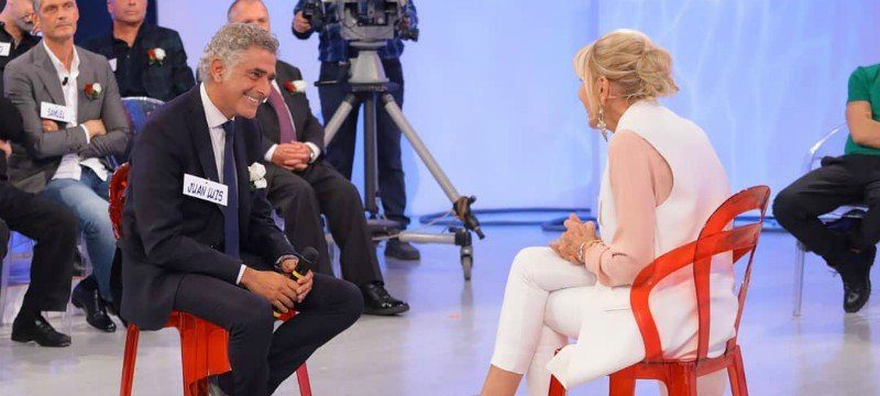 Galleria foto 'Uomini e Donne, oggi il trono over: Gemma e Jean Luis sempre più intimi' - foto 2