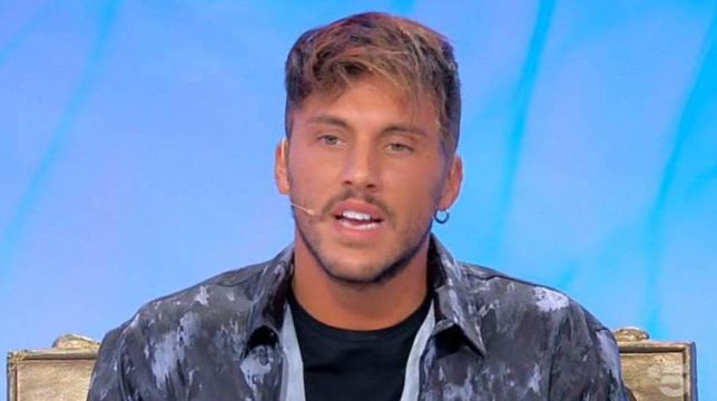 Uomini e Donne, oggi il trono classico: il tronista Giulio nei guai, l’ira di Giovanna