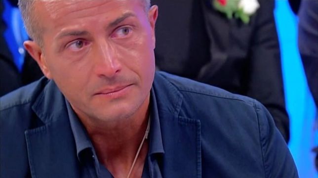 Uomini e Donne, oggi in onda il trono over: Riccardo lascia lo studio, Ida in lacrime