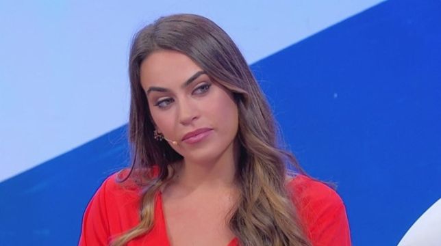 Uomini e Donne, anticipazioni trono classico: scottante segnalazione su Giulia, incredibile rivelazione di Veronica
