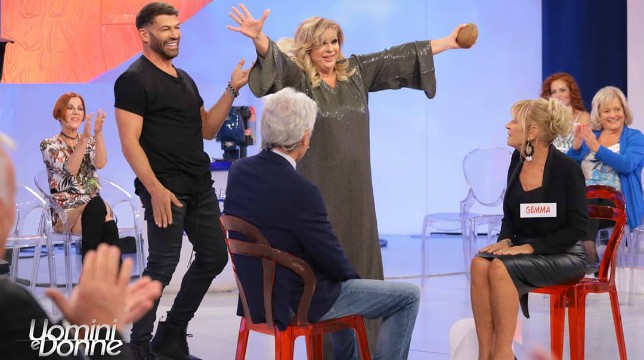 Uomini e Donne oggi il trono over: tensione in studio tra Gemma e Tina Cipollari