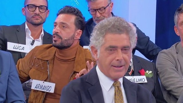 Galleria foto 'Uomini e Donne oggi il trono over: scontro tra Armando e Juan Luis, caos in studio' - foto 1