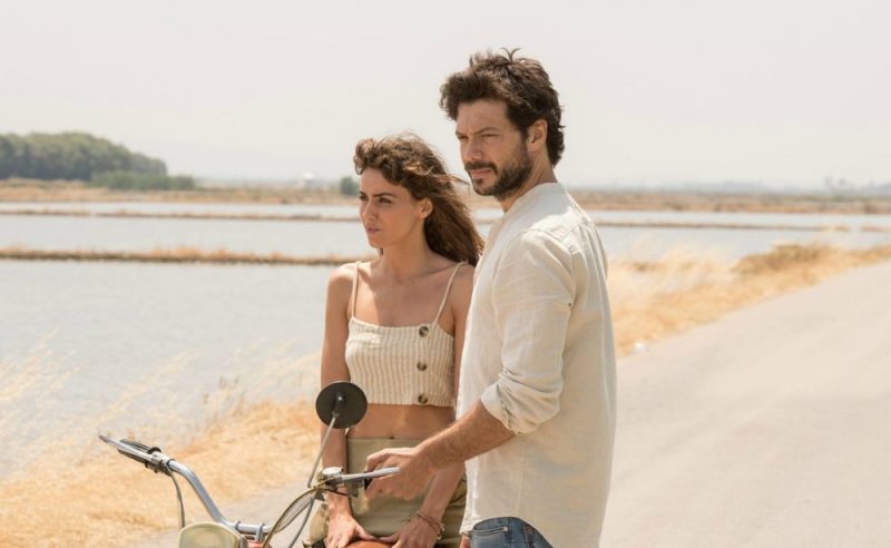 Galleria foto 'Il Molo Rosso 2: le Anticipazioni della Seconda Puntata, stasera su Rai 2' - foto 1