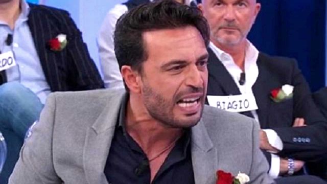Uomini e Donne, Trono Over in onda oggi: le accuse contro Armando, interviene Maria De Filippi