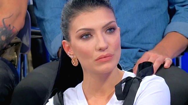 Galleria foto 'Uomini e Donne, Trono Classico in onda oggi: Giovanna furiosa con Giulio, lite tra Lorenzo e Carlo' - foto 2